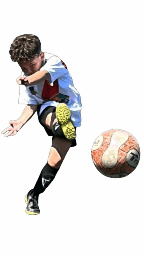 Antônio chutando a bola